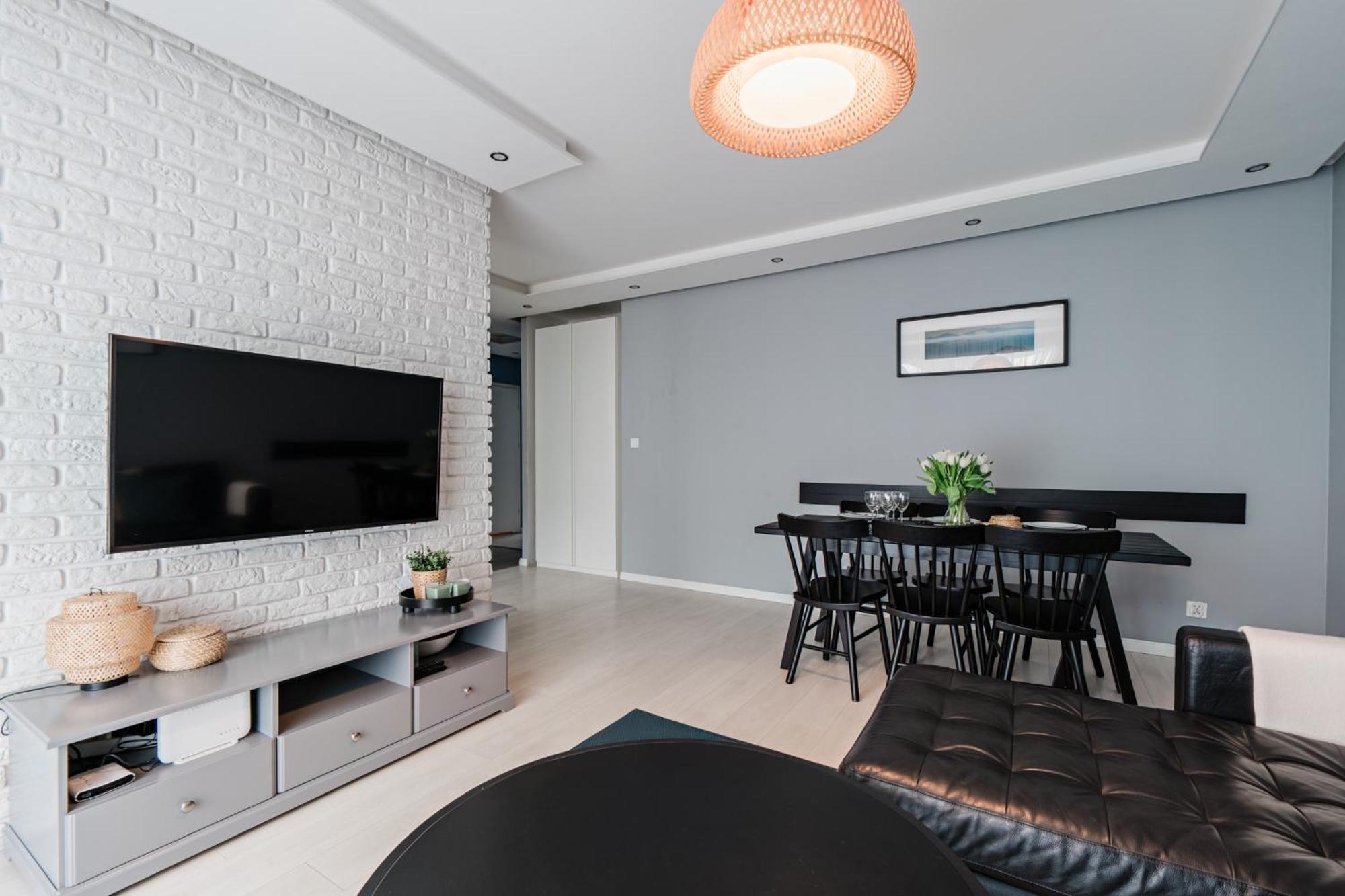 Aurora, Free Parking Apartment
